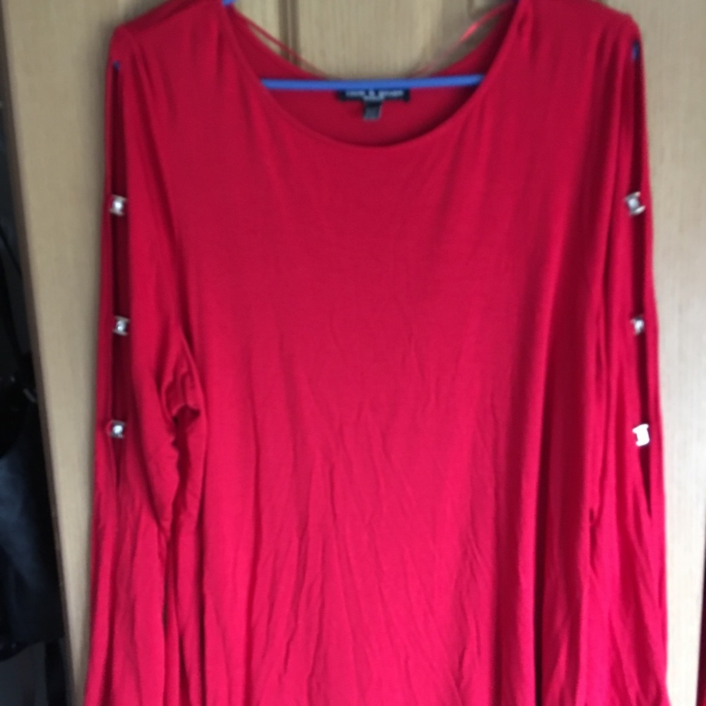 Red blouse great for the holidays! 🌲